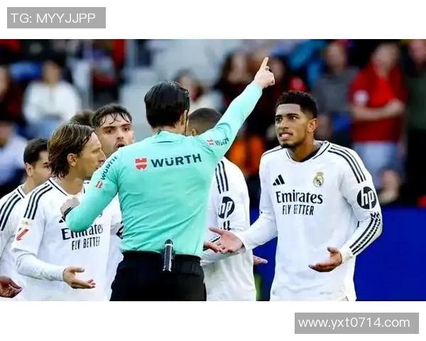 足球明星在国际赛场上的交流语言与文化碰撞探讨