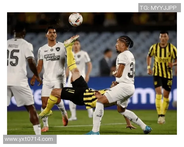 克鲁塞罗与巴竞技激战正酣谁将赢得这场巴西足球巅峰对决