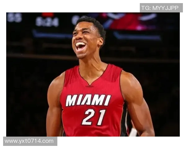 乔尔恩比德如何在NBA赛场上展现统治力与领导才能的精彩瞬间